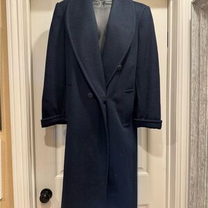 Vintage 80s/90s 100% wool trench coat with shoulder pads fits like size 4/6